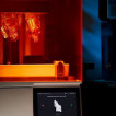 Відео: Formlabs представляє новий Form 4 - неймовірно швидкий 3D-принтер