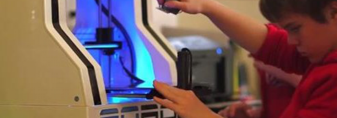 3D принтер ROBO! Слепая девочка с помощью 3D-принтера учит математику 3D принтер ROBO! Слепая девочка с помощью 3D-принтера учит математику