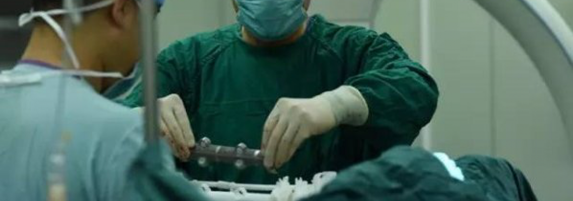 3D-печатный имплант позвоночника успешно вживлен в тело пациента 3D-печатный имплант позвоночника успешно вживлен в тело пациента