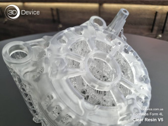 Close-up of high-precision SLA 3D printing quality with Clear Resin V5 on Formlabs Form 4L — 3DDevice