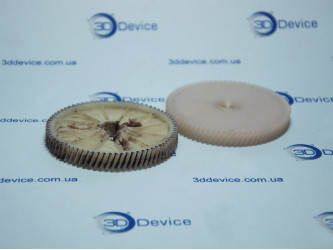 New 3D-printed plastic gear next to worn original part; precise 3DDevice restoration.