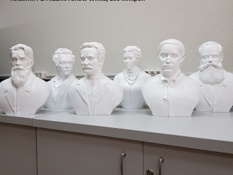 3DDevice printed busts of famous Ukrainians, KLEMA Snow White PLA.