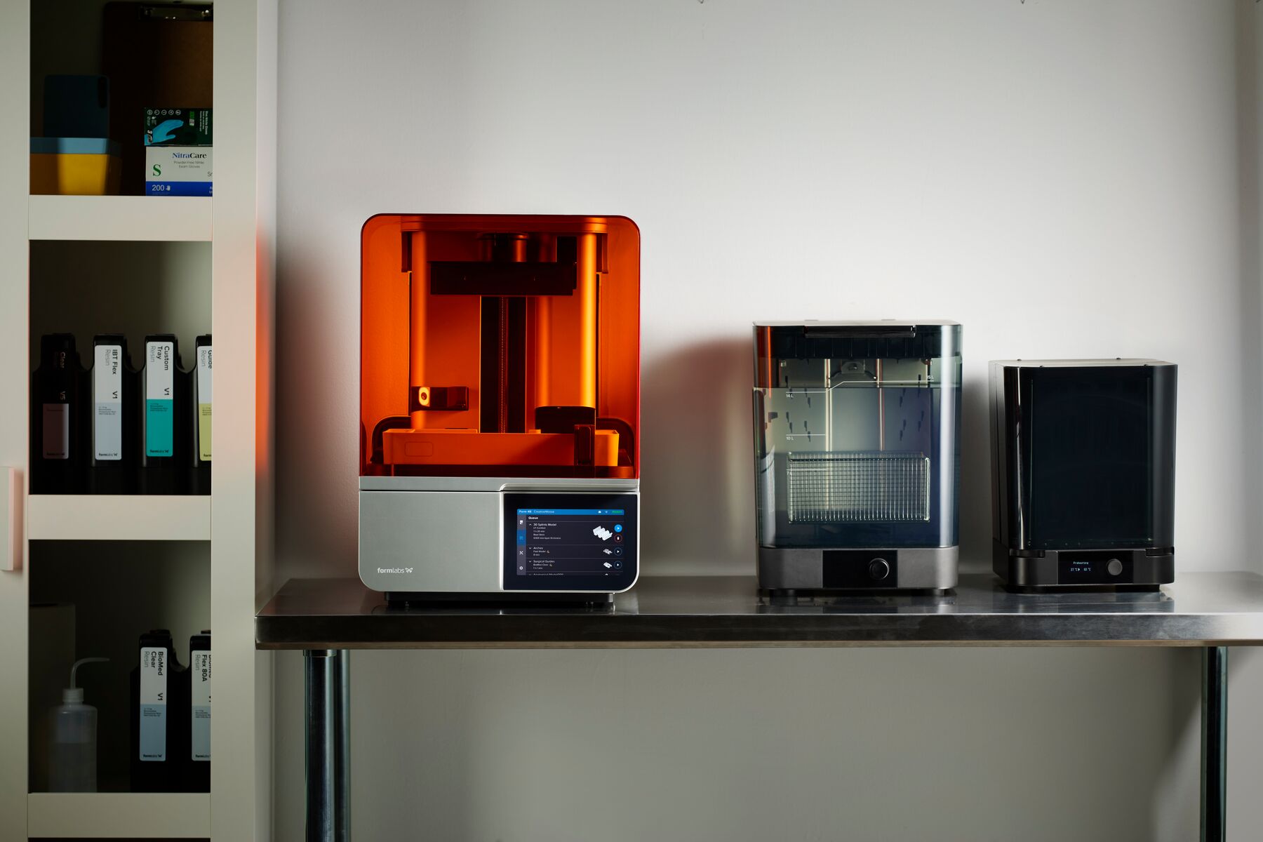 Промисловий 3D-принтер Formlabs Form 4 зі станцією промивання Form Wash та камерою полімеризації Form Cure другого покоління