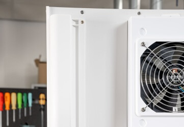 Встроенный EPA-фильтр для более безопасного рабочего пространства Встроенный EPA-фильтр внутри UltiMaker S8 Secure, обеспечивающий более безопасное рабочее пространство путем удаления ультрамелких частиц.