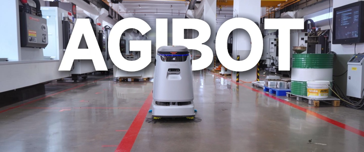 AgiBot C5 під час автономного прибирання підлоги у виробничому приміщенні