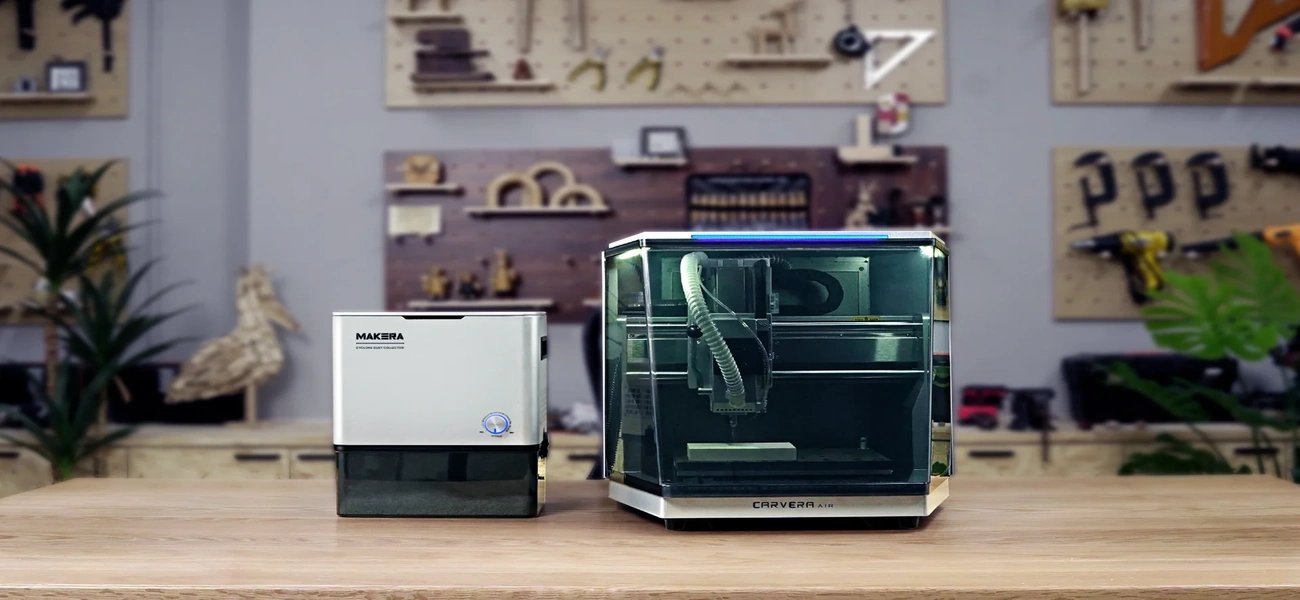 Makera Cyclone Dust Collector поруч із ЧПК-верстатом