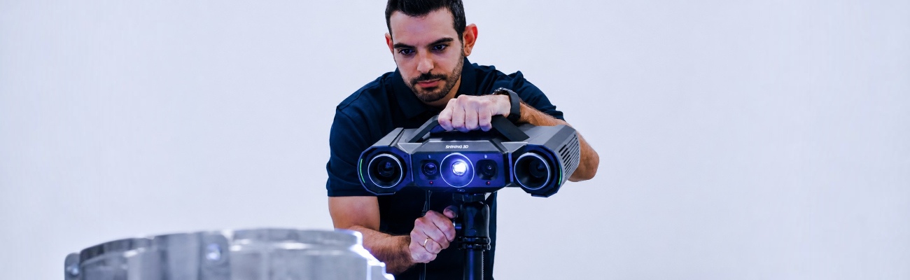 3D scanner SHINING 3D OptimScan Q9 during scanning of an industrial part