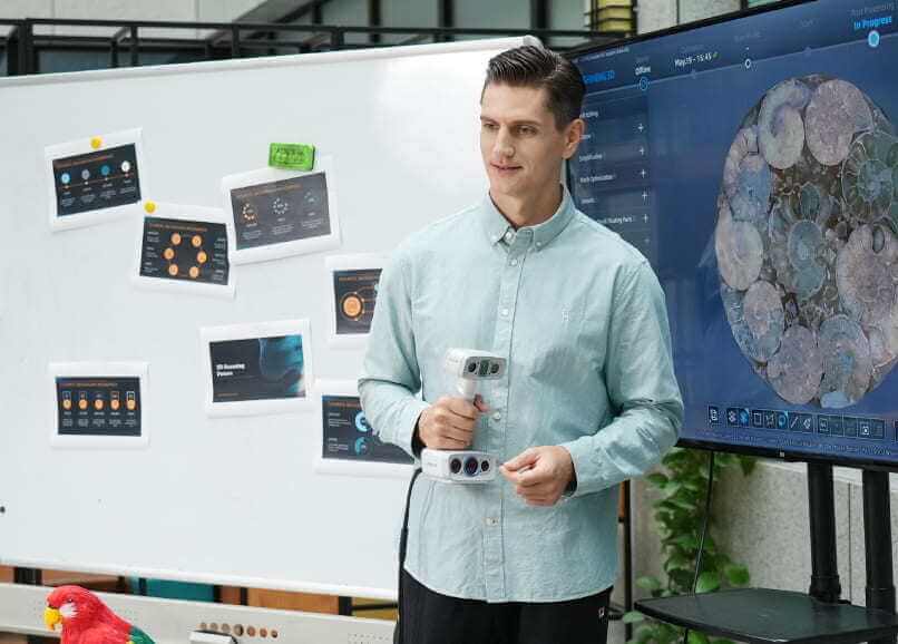 Ручной 3D-сканер EinScan H2, использующий гибридный источник света