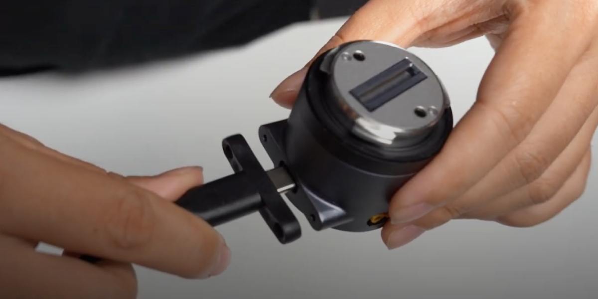The scanner connects to the Drone's battery