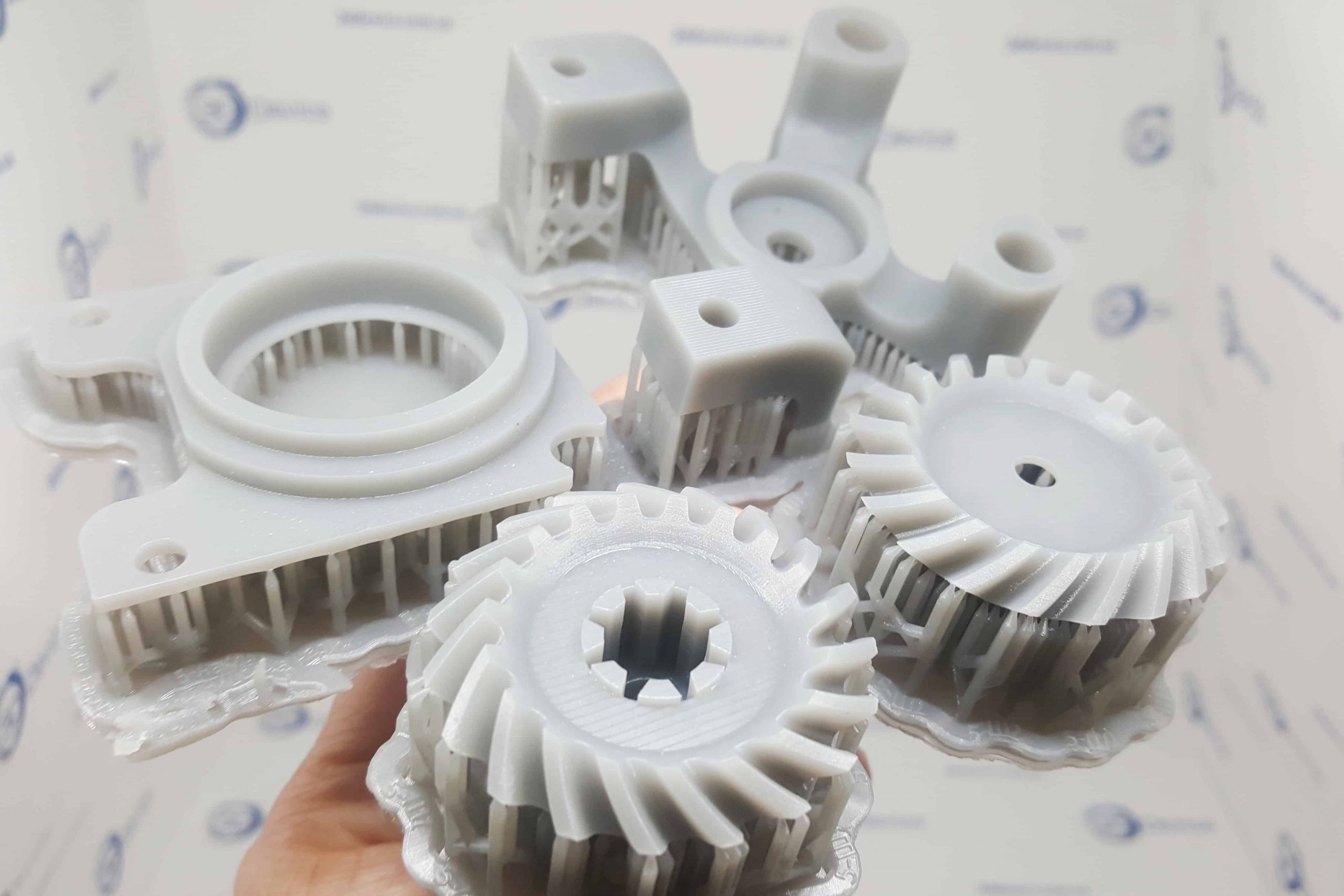 3D печать шестеренки LFS Tough 1500 Resin-2