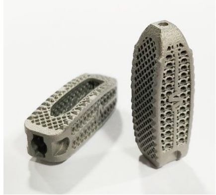 3Д друкований протез для хребта з титанового сплаву. 